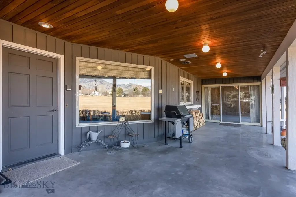 25 Riverside Drive Bozeman MT 59715