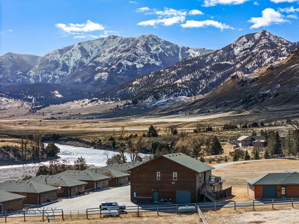550 Old Yellowstone Trail S Gardiner MT 59030