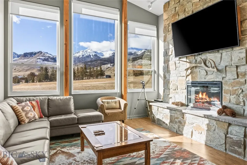 550 Old Yellowstone Trail S Gardiner MT 59030