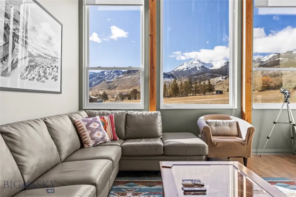 550 Old Yellowstone Trail S Gardiner MT 59030