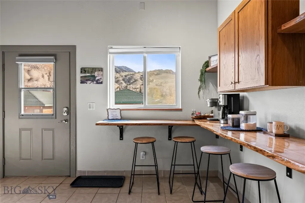 550 Old Yellowstone Trail S Gardiner MT 59030