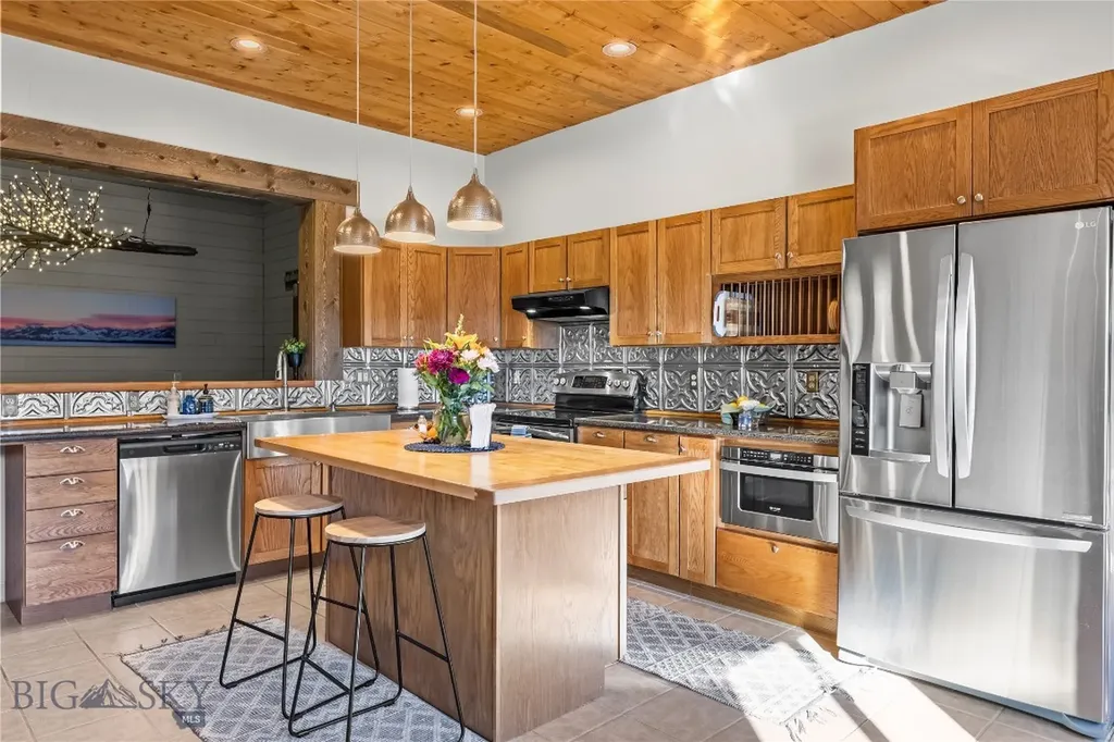550 Old Yellowstone Trail S Gardiner MT 59030