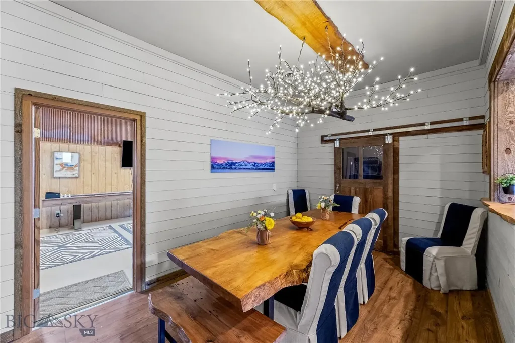 550 Old Yellowstone Trail S Gardiner MT 59030