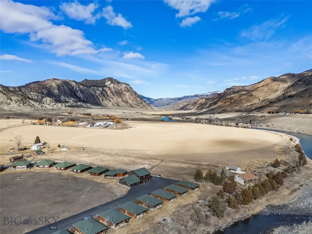 550 Old Yellowstone Trail S Gardiner MT 59030