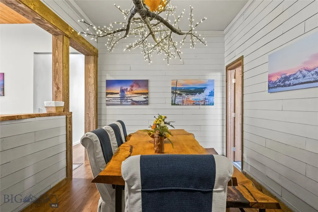 550 Old Yellowstone Trail S Gardiner MT 59030