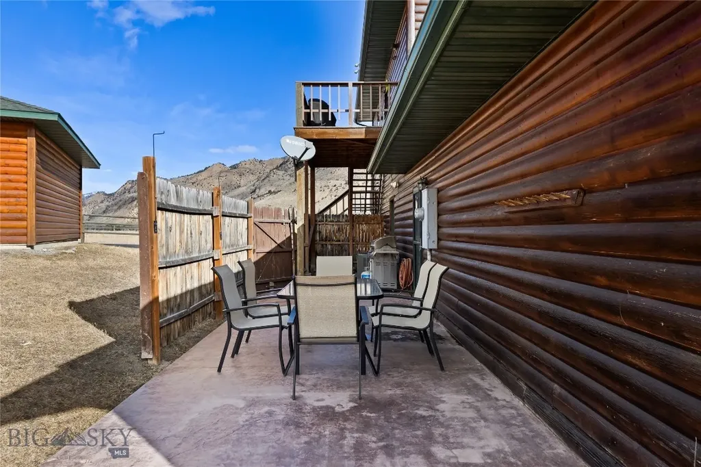 550 Old Yellowstone Trail S Gardiner MT 59030