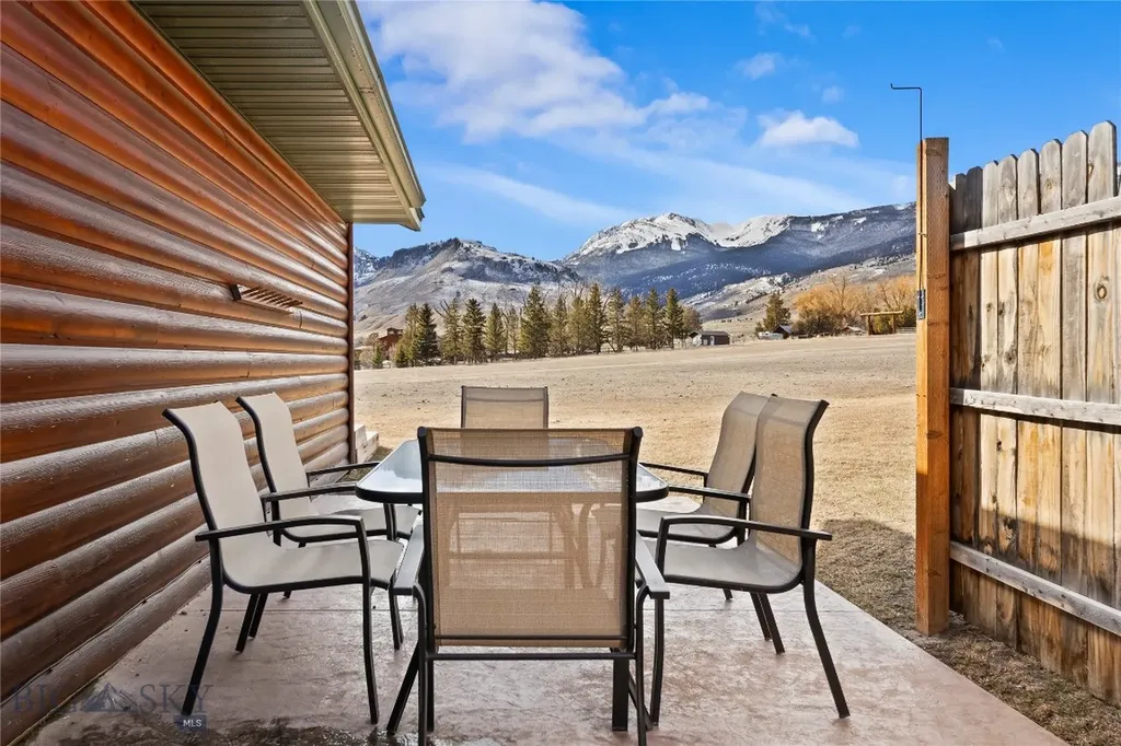 550 Old Yellowstone Trail S Gardiner MT 59030