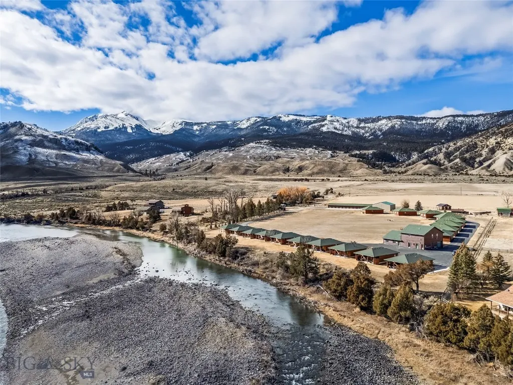 550 Old Yellowstone Trail S Gardiner MT 59030