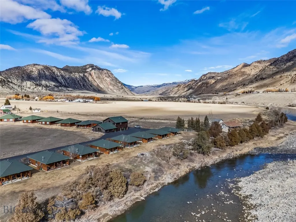 550 Old Yellowstone Trail S Gardiner MT 59030