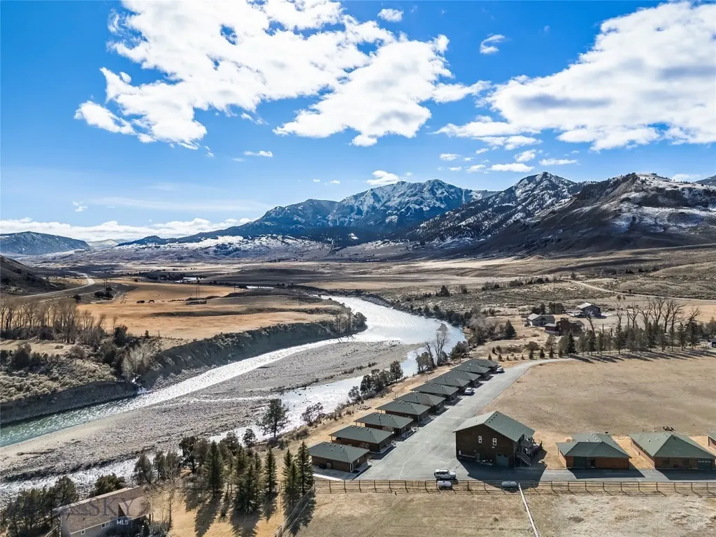 550 Old Yellowstone Trail S Gardiner MT 59030