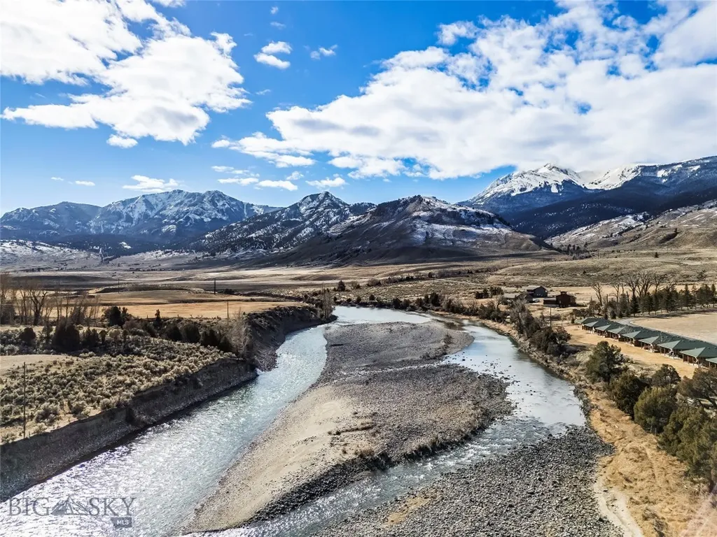 550 Old Yellowstone Trail S Gardiner MT 59030