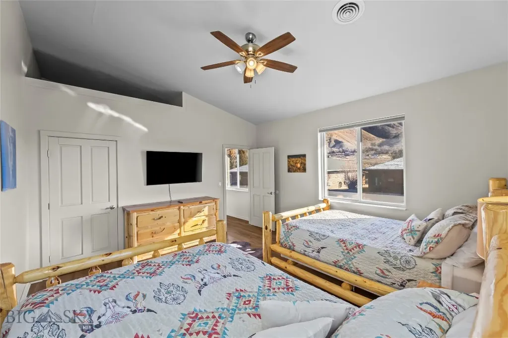 550 Old Yellowstone Trail S Gardiner MT 59030