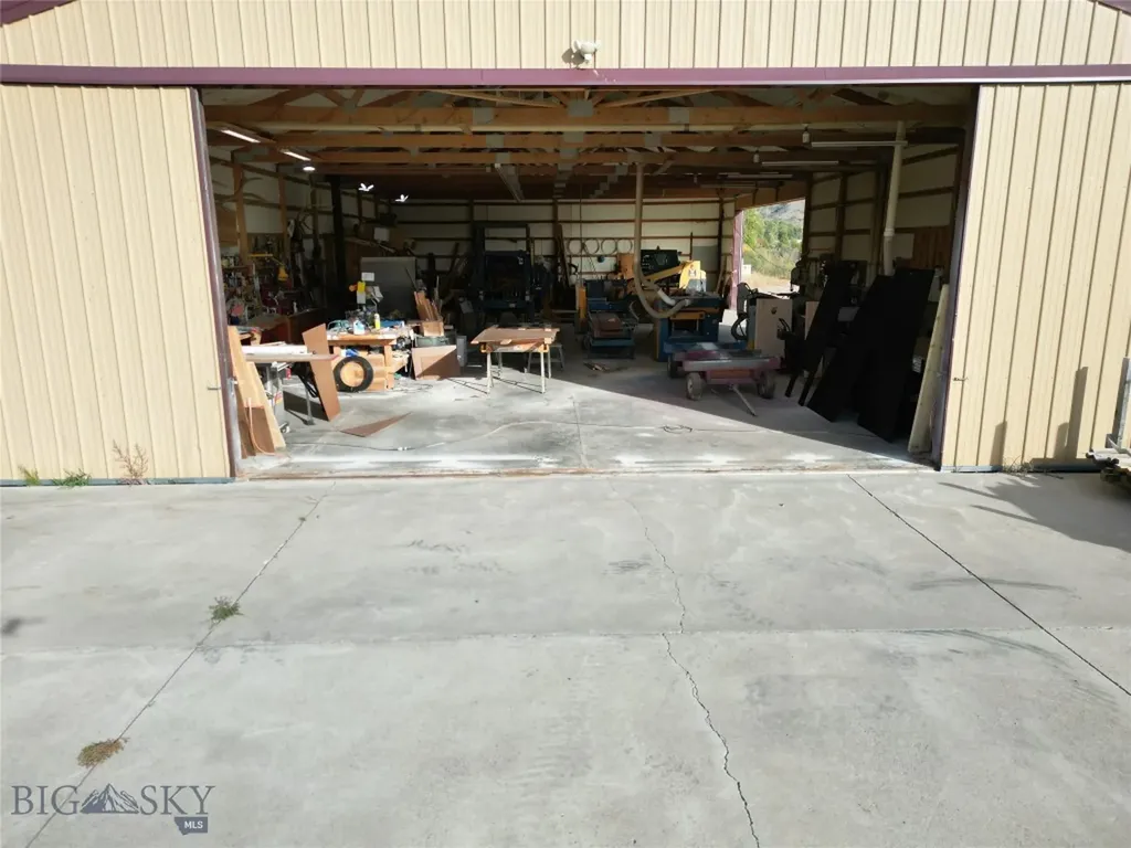 14 Old Mount Highway 10 Cardwell MT 59721