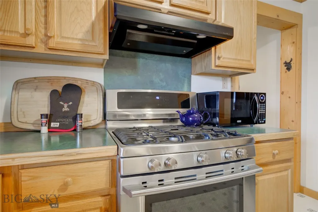 13 Coachman Lane Mcallister MT 59740