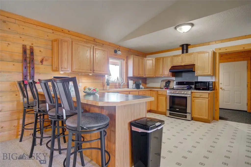 13 Coachman Lane Mcallister MT 59740