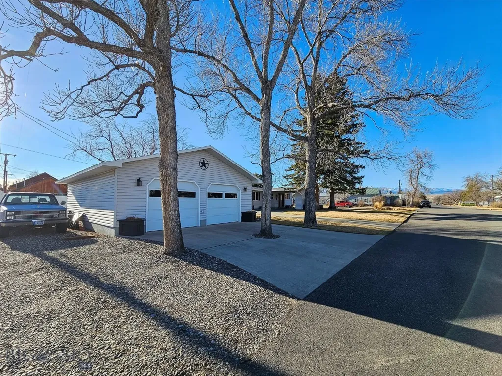 319 E 7th Avenue Big Timber MT 59011