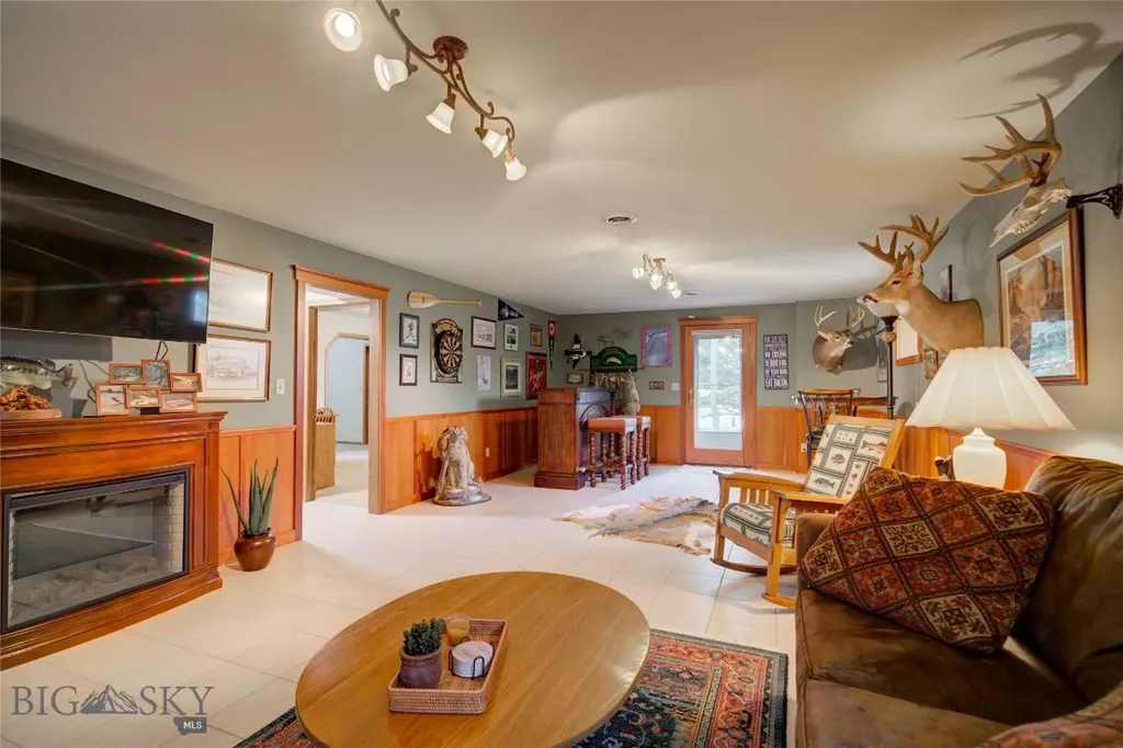 2915 Branding Iron Bozeman MT 59715