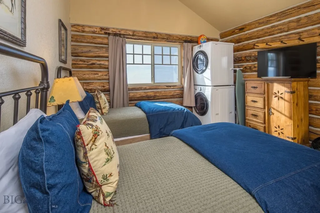 11 Bandit Way Big Sky MT 59720