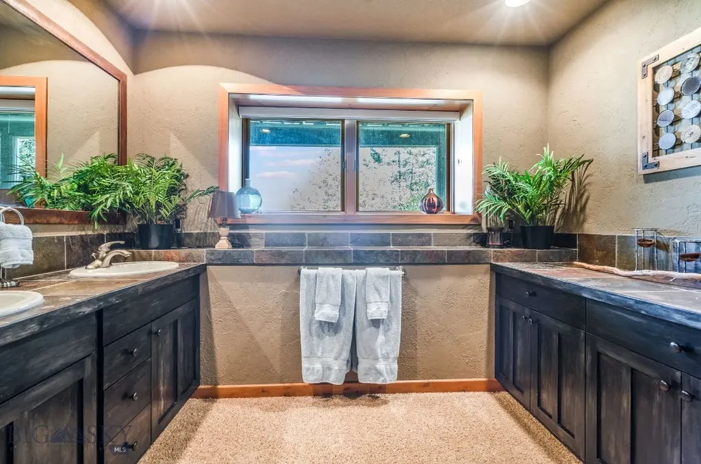 953 Angel Point Road Lakeside MT 59922