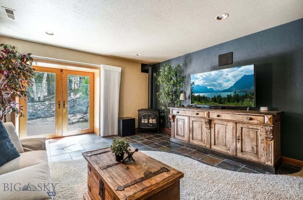 953 Angel Point Road Lakeside MT 59922