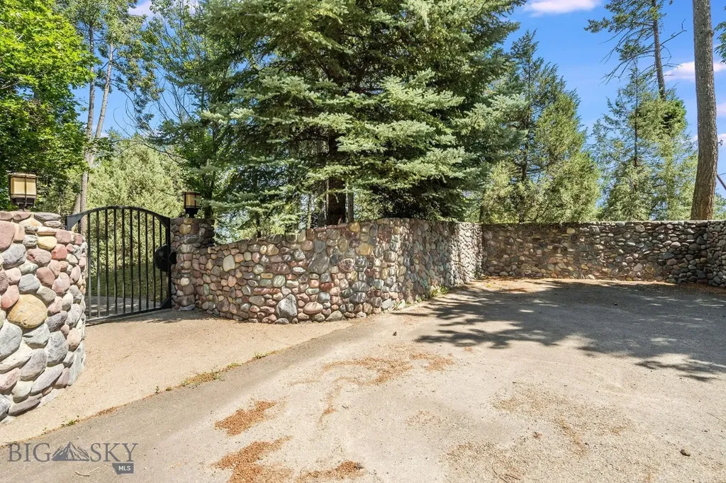 953 Angel Point Road Lakeside MT 59922