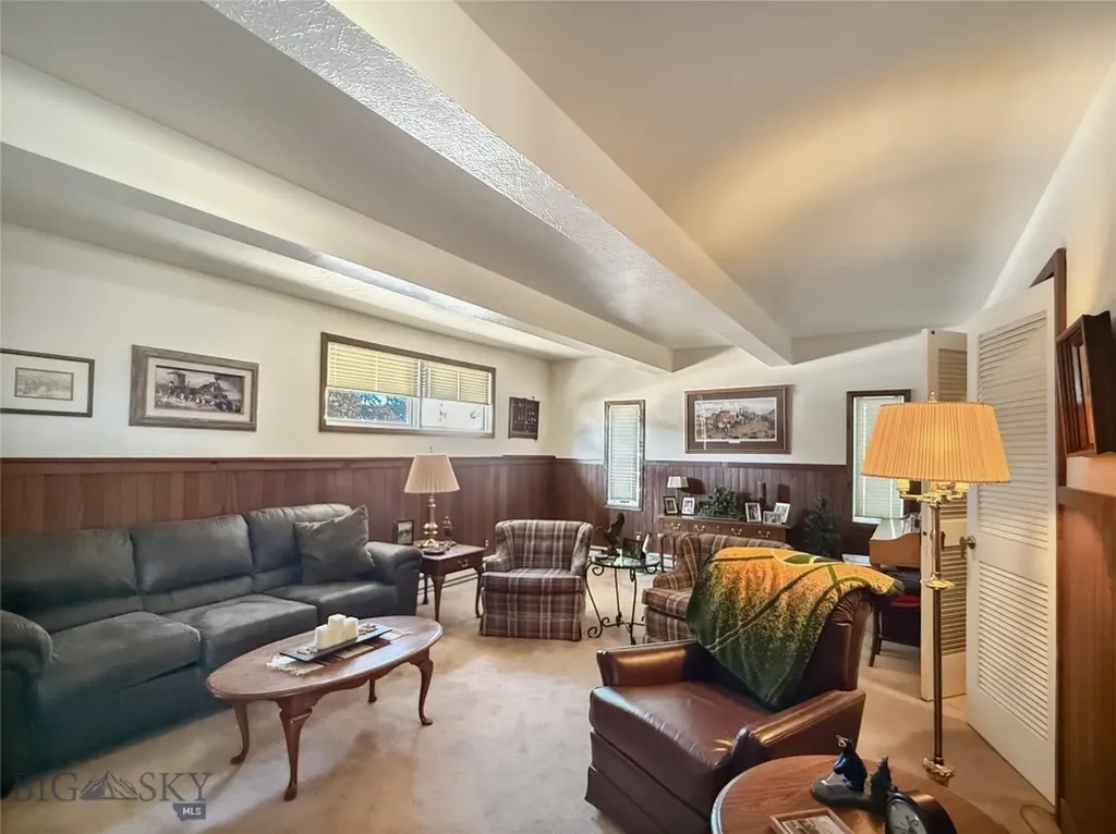 30 N Walnut Dillon MT 59725