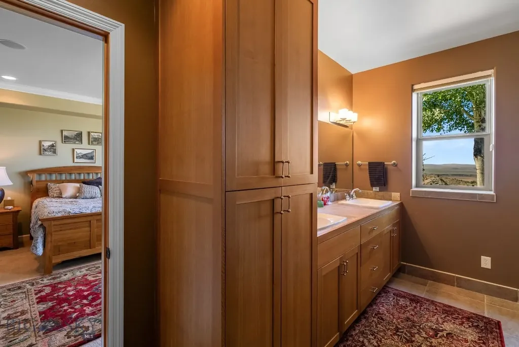 1061 Lookabout Lane Manhattan MT 59741