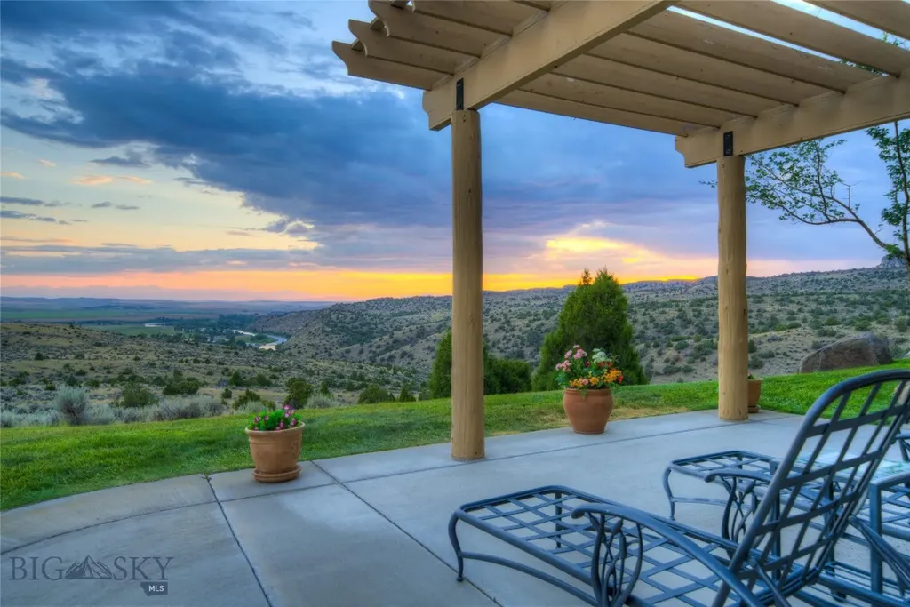 1061 Lookabout Lane Manhattan MT 59741