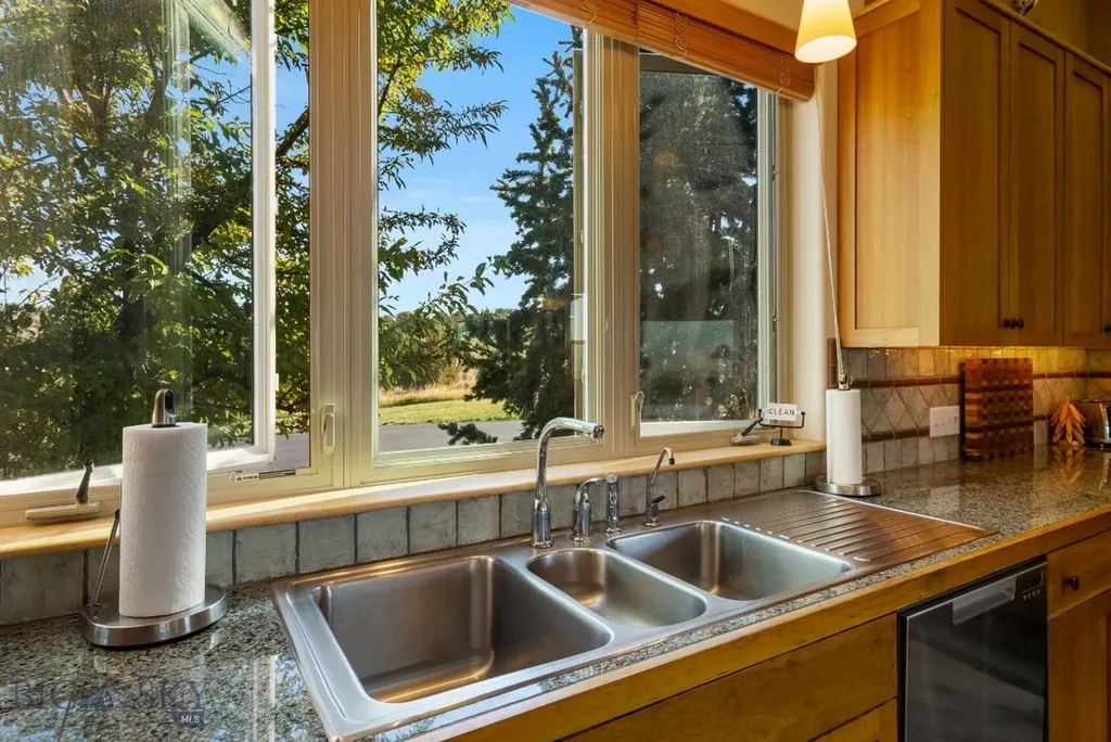 1061 Lookabout Lane Manhattan MT 59741