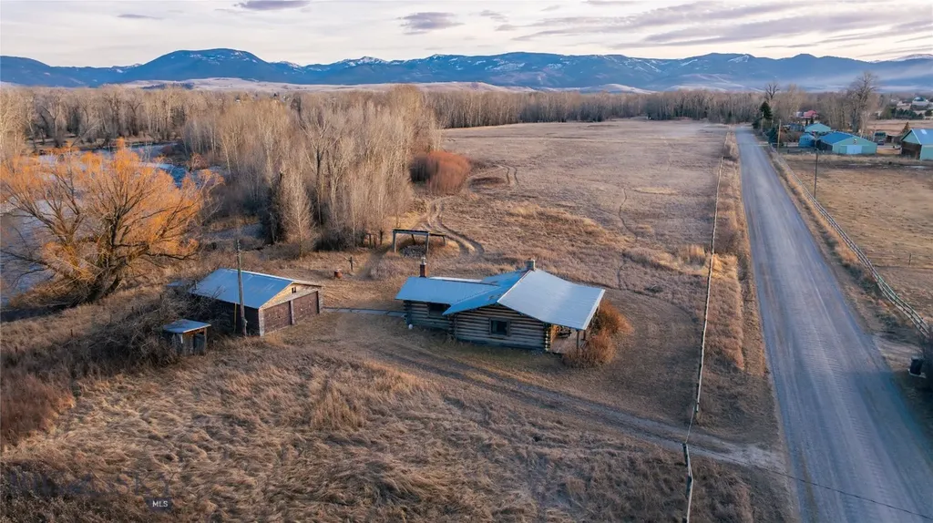 12500/12120 Axtell Gateway Road Gallatin Gateway MT 59730