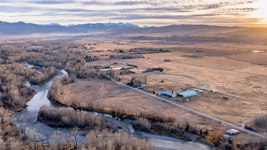 12500/12120 Axtell Gateway Road Gallatin Gateway MT 59730