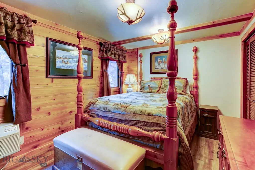 1099 Us Highway 89 S Gardiner MT 59030