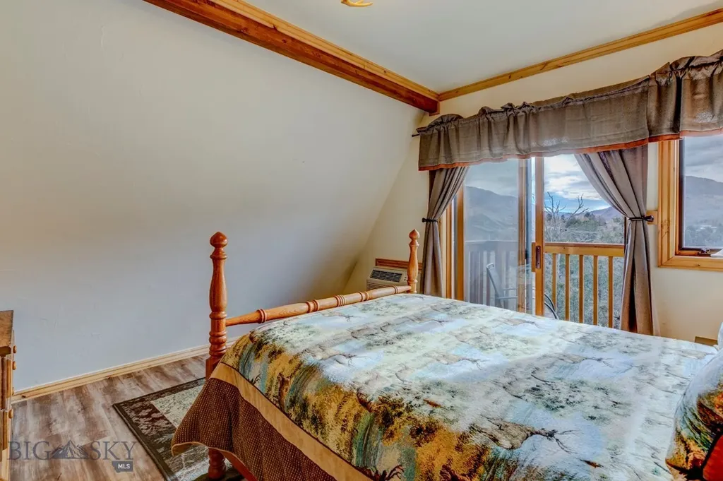 1099 Us Highway 89 S Gardiner MT 59030