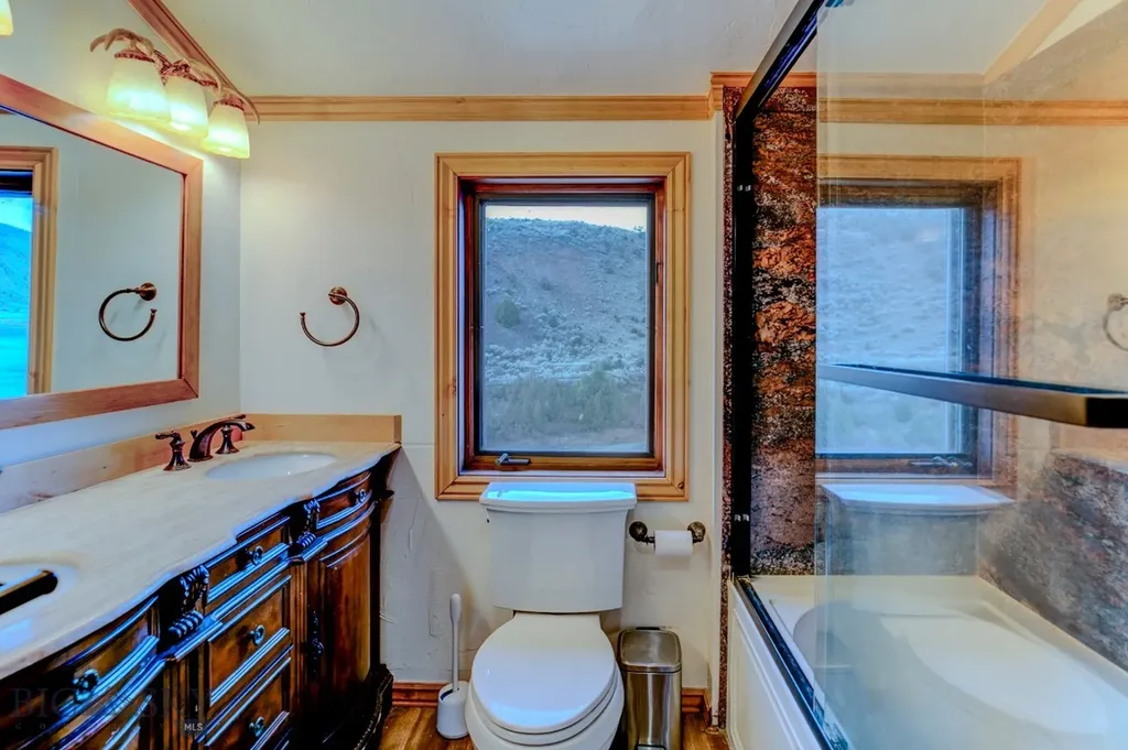 1099 Us Highway 89 S Gardiner MT 59030
