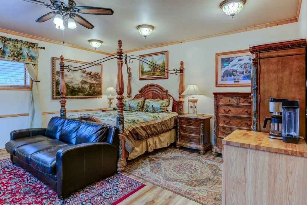 1099 Us Highway 89 S Gardiner MT 59030