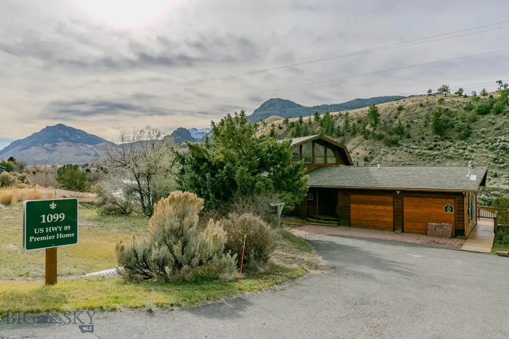 1099 Us Highway 89 S Gardiner MT 59030