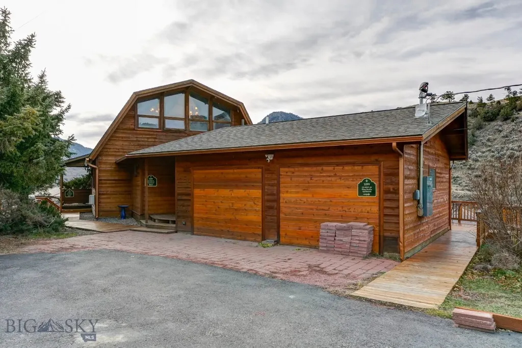 1099 Us Highway 89 S Gardiner MT 59030