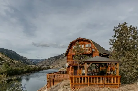 1099 Us Highway 89 S Gardiner MT 59030