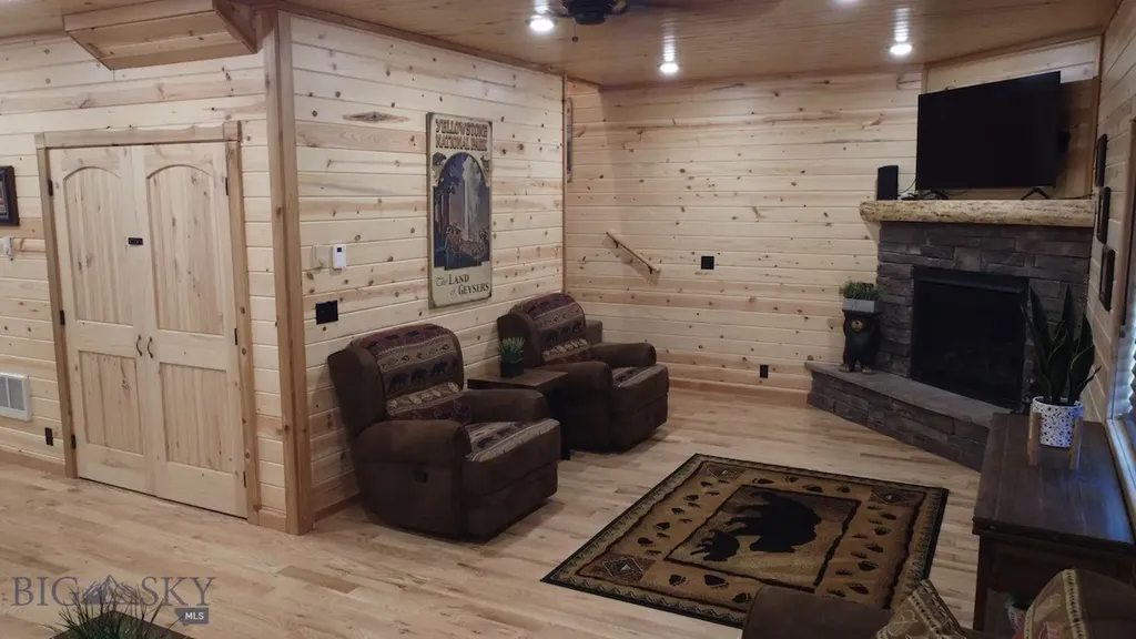 19 N Iris West Yellowstone MT 59758
