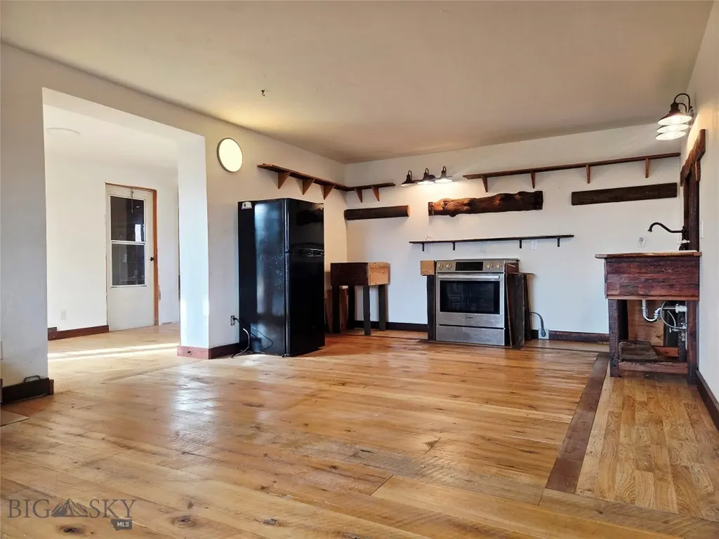117 Yellowstone Whitehall MT 59759