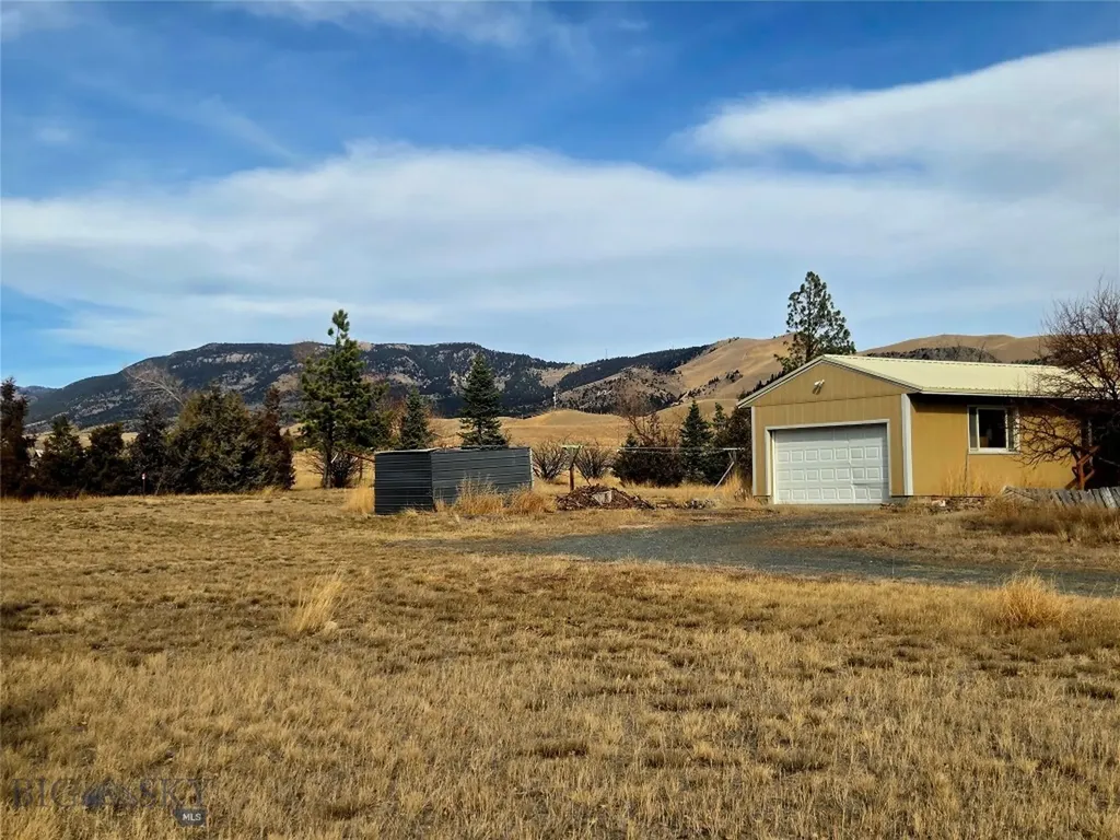117 Yellowstone Whitehall MT 59759