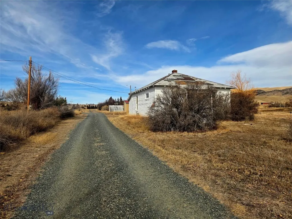 117 Yellowstone Whitehall MT 59759