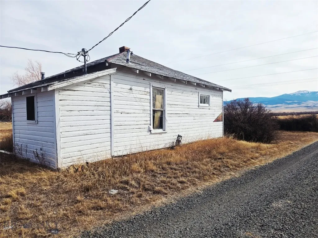 117 Yellowstone Whitehall MT 59759
