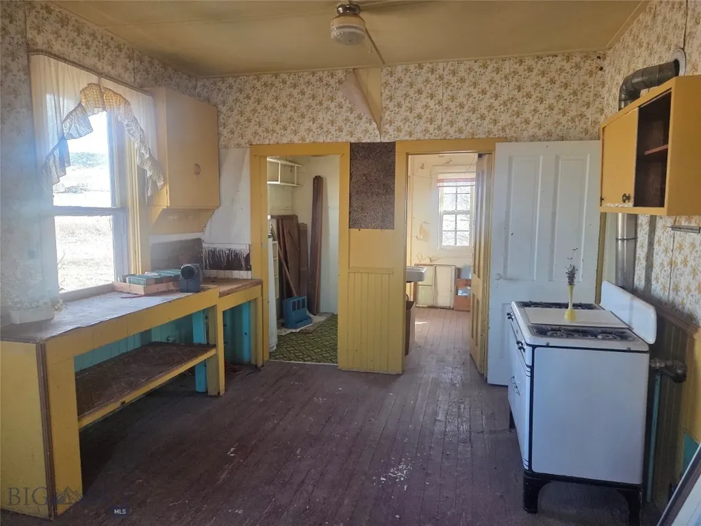 117 Yellowstone Whitehall MT 59759