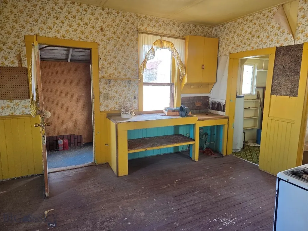 117 Yellowstone Whitehall MT 59759