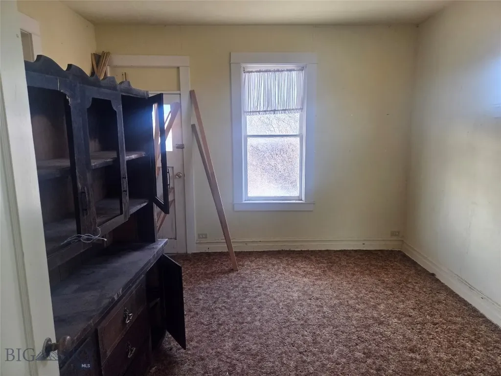 117 Yellowstone Whitehall MT 59759