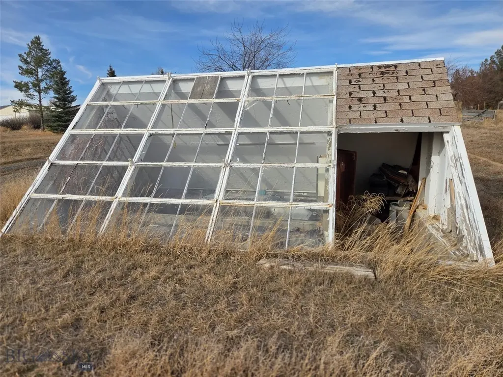 117 Yellowstone Whitehall MT 59759