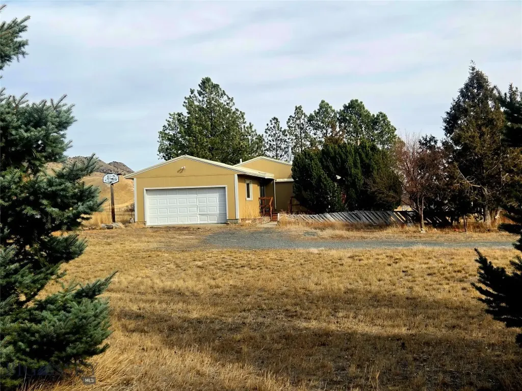 117 Yellowstone Whitehall MT 59759
