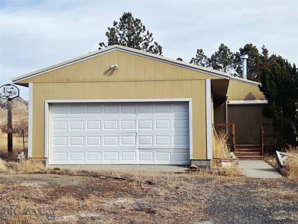 117 Yellowstone Whitehall MT 59759