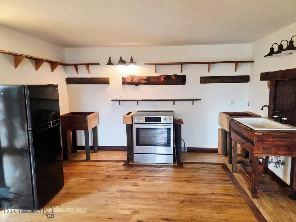 117 Yellowstone Whitehall MT 59759
